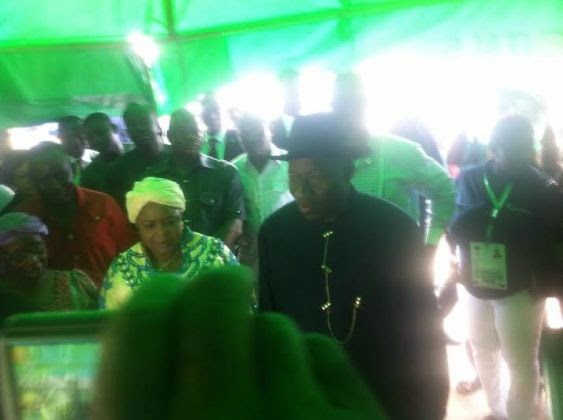 Photo: President Jonathan and wife at their polling unit in Bayelsa