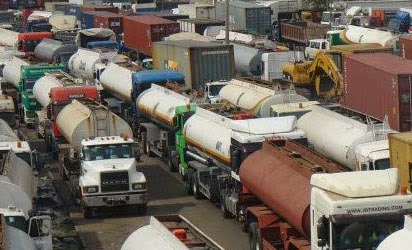 Lagos Govt gives tanker drivers 48hrs to clear tankers off Apapa- Oshodi expressway or be sanctioned